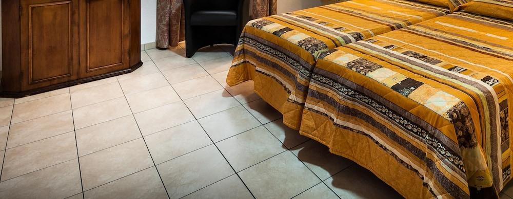 Easyrooms Dell'Angelo Локарно Экстерьер фото