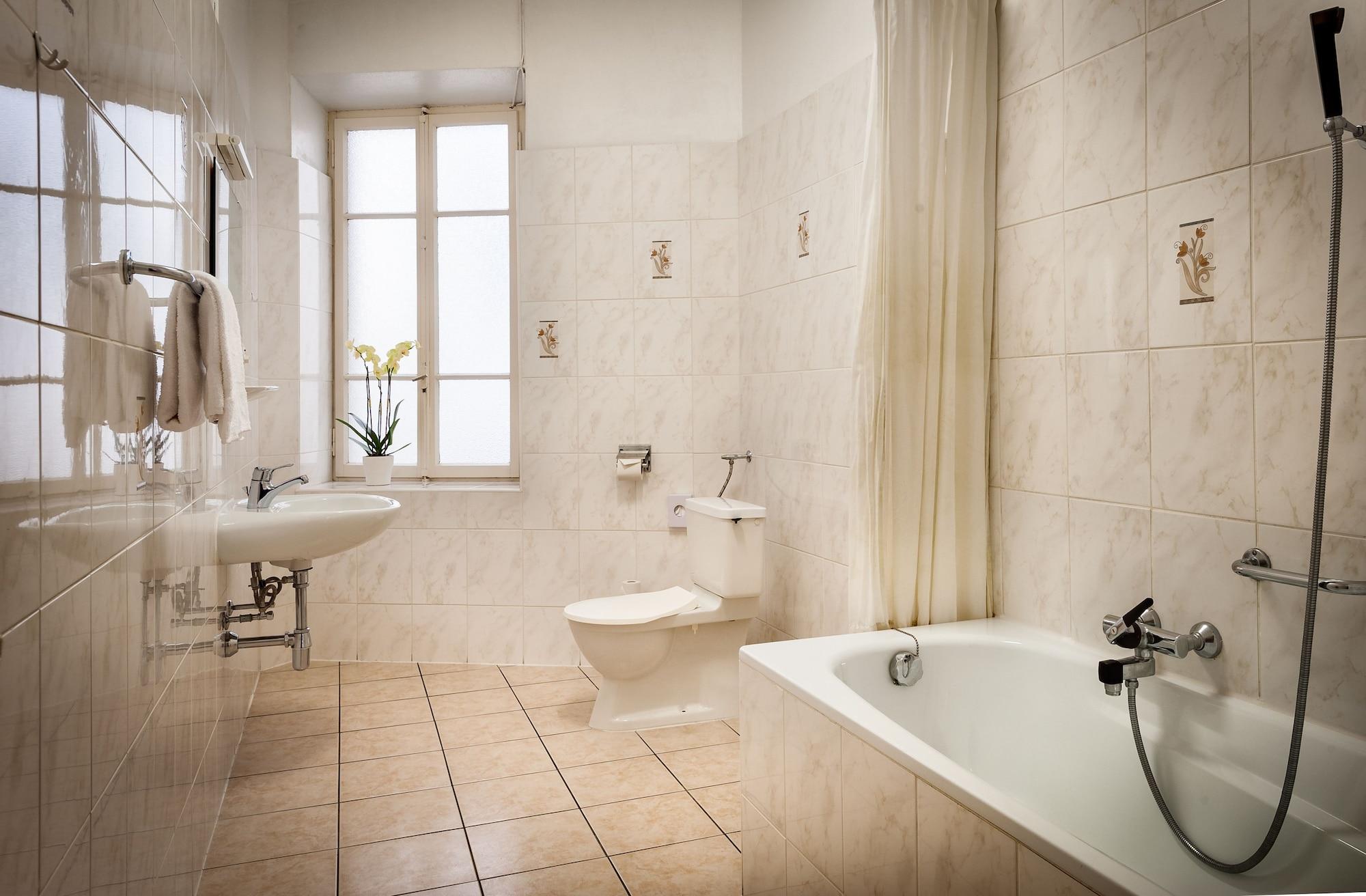 Easyrooms Dell'Angelo Локарно Экстерьер фото