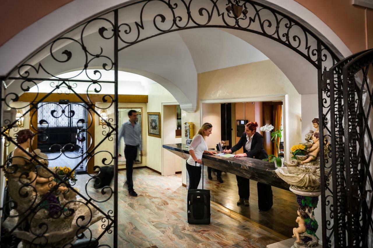 Easyrooms Dell'Angelo Локарно Экстерьер фото