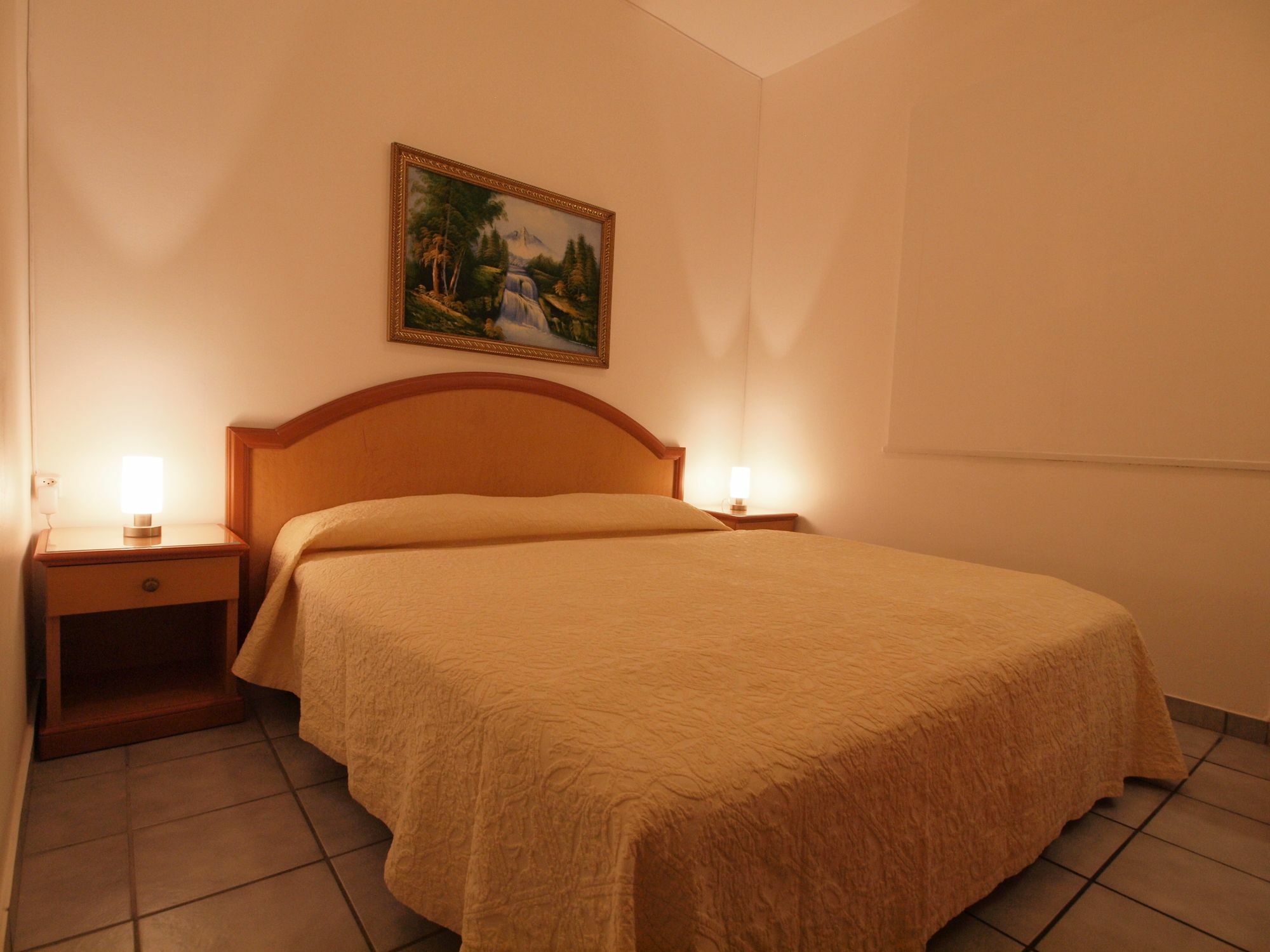 Easyrooms Dell'Angelo Локарно Экстерьер фото
